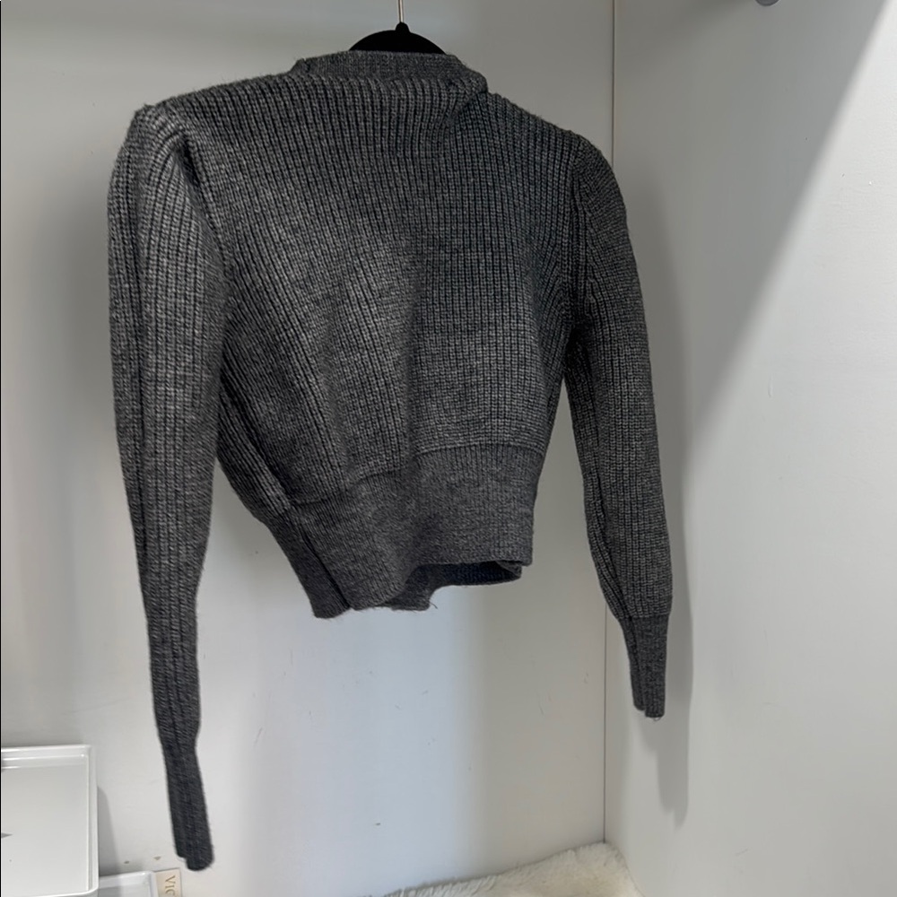 Gray V-Neck Ribbed Sweater - Picture 4 of 4